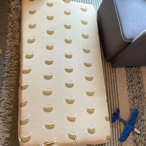 Kate Quinn crib sheet, cranes from Woods collection